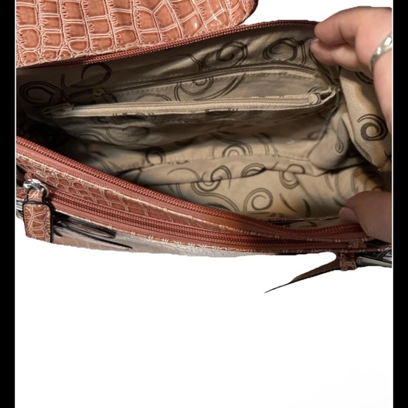 Crocodile Embossed Tan Shoulder Bag - Picture 4 of 7